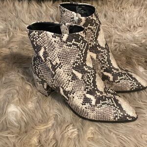 Madden girl 9 ankle boots. Faux snakeskin.